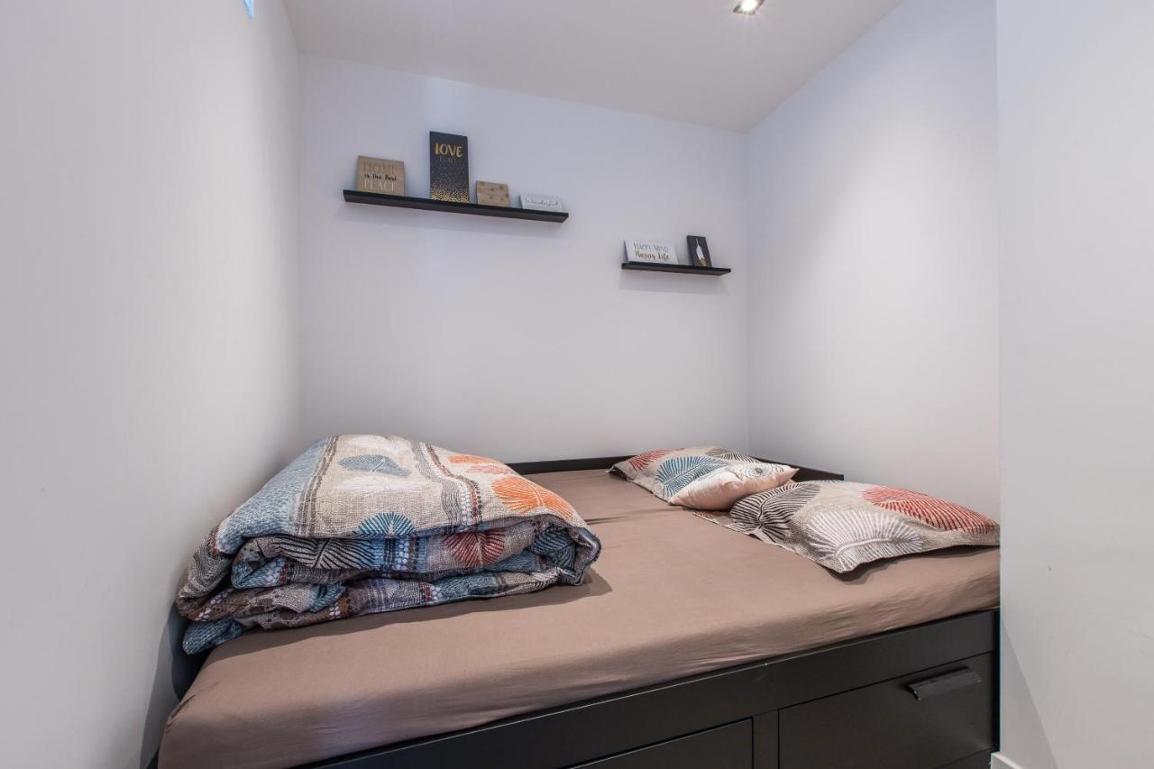 Lb Vacation Rentals I Admire Panoramic Ocean Views Through Walls Of Windows Cannes Exterior photo
