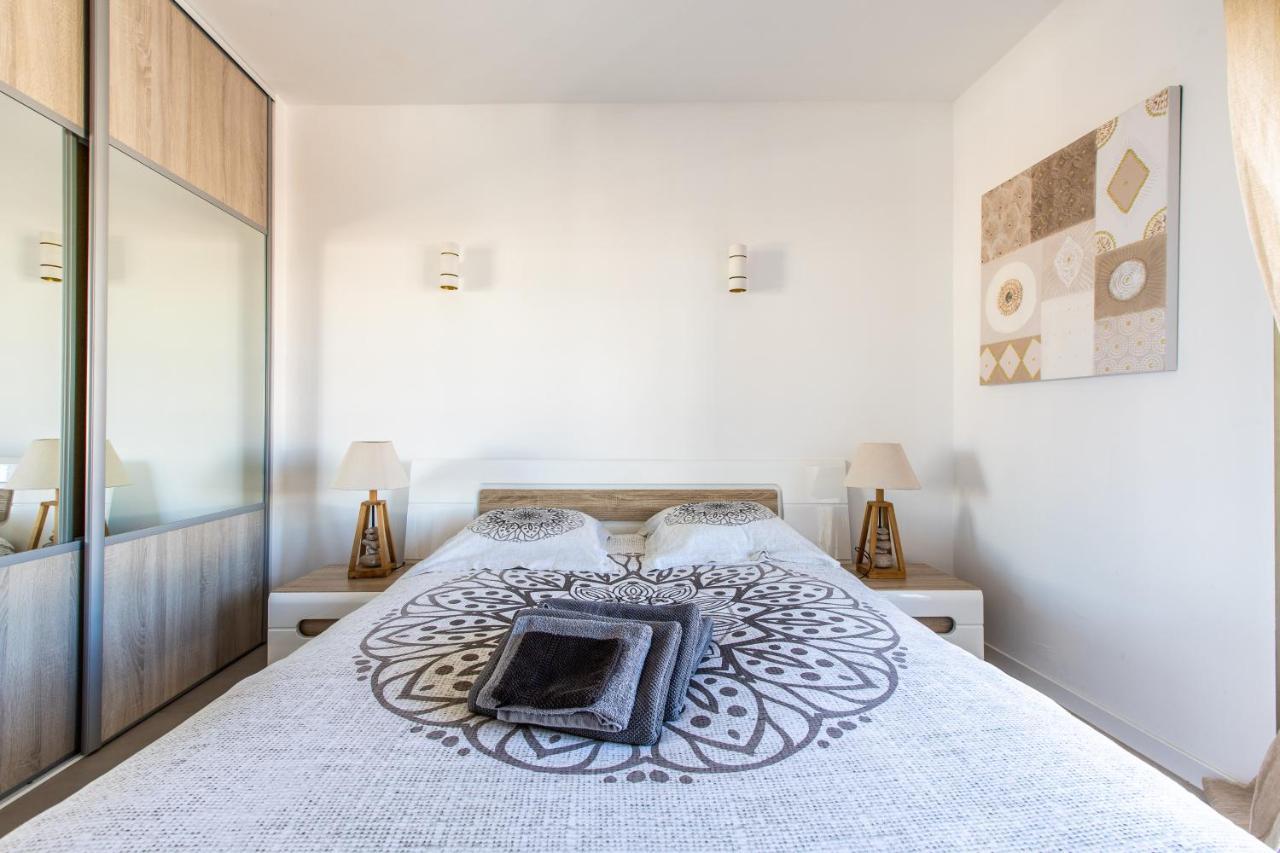Lb Vacation Rentals I Admire Panoramic Ocean Views Through Walls Of Windows Cannes Exterior photo